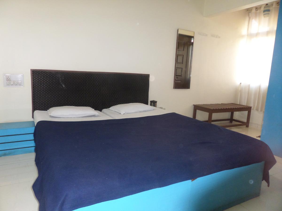 Vrindavan Lodge Solapur Luaran gambar